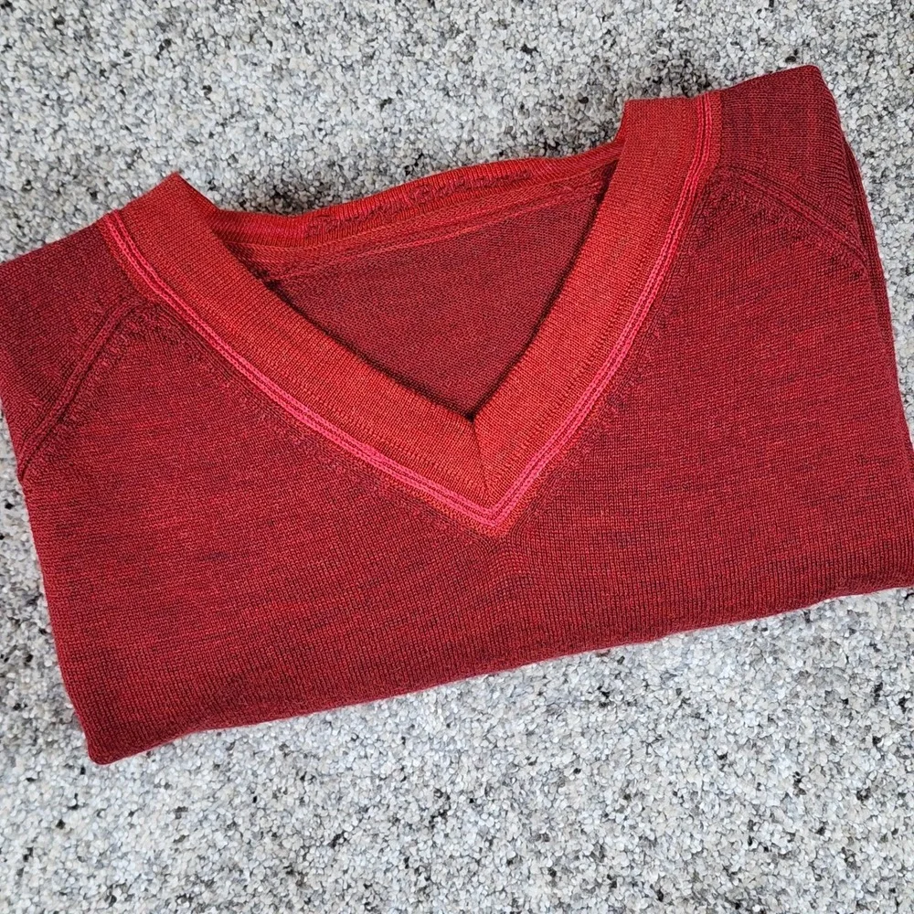 Tommy Bahama Sweater Mens Small V-Neck Extrafine Merino Wool Red Excellent